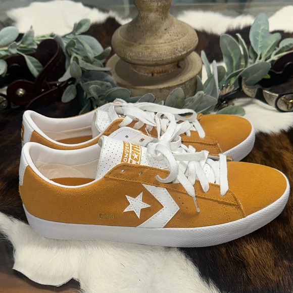 NWOT Converse mens leather Mustard Sneakers - Picture 5 of 8